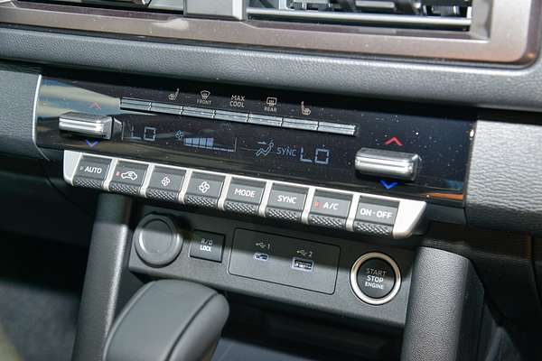 2025 Mitsubishi Triton GSR MV 4X4 thumb-13