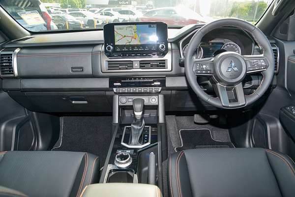 2025 Mitsubishi Triton GSR MV 4X4 thumb-17
