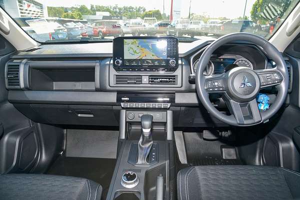 2025 Mitsubishi Triton GLX+ MV 4X4 thumb-17