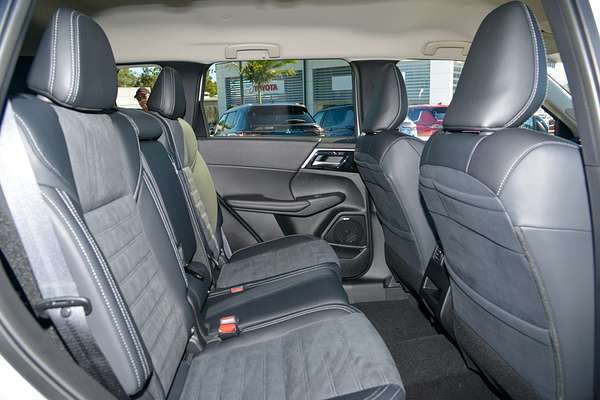 2025 Mitsubishi Outlander LS ZM thumb-8