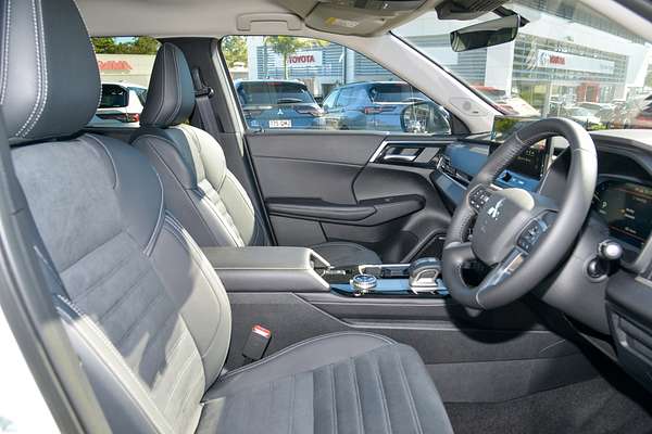 2025 Mitsubishi Outlander LS ZM thumb-9
