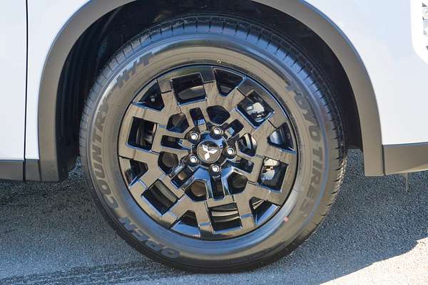 2025 Mitsubishi Outlander LS ZM thumb-3
