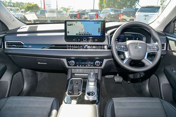 2025 Mitsubishi Outlander LS ZM thumb-17