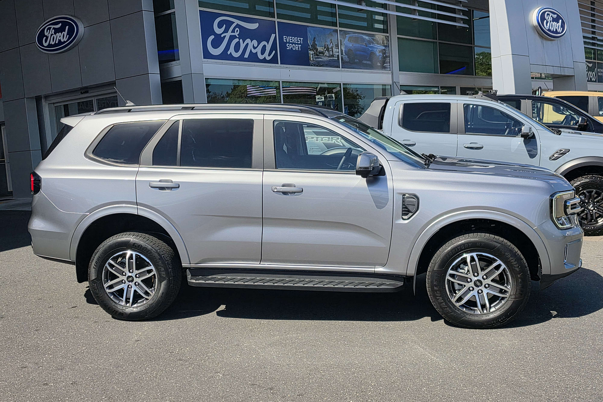2025 Ford Everest Trend 2.0L thumb-4