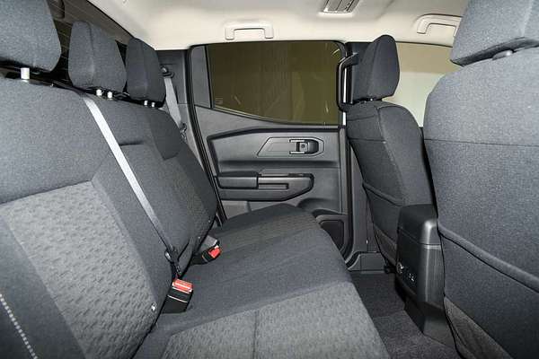 2025 Mitsubishi Triton GLX-R MV 4X4 thumb-8
