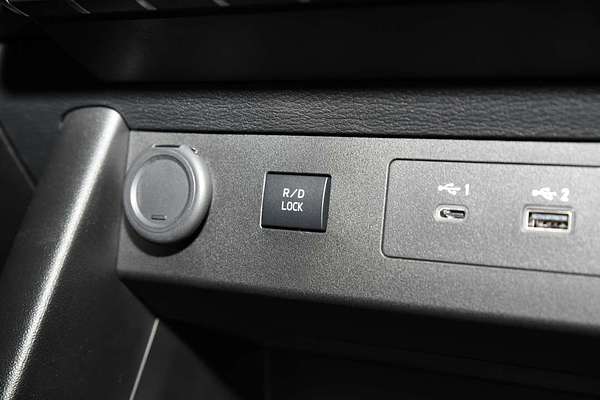 2025 Mitsubishi Triton GLX-R MV 4X4 thumb-13