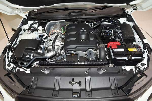 2025 Mitsubishi Triton GLX-R MV 4X4 thumb-7