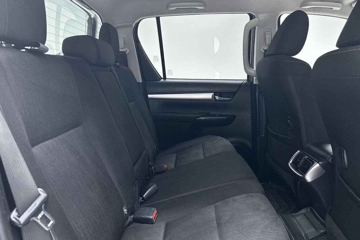 2020 Toyota Hilux SR5 GUN126R 4X4 thumb-11