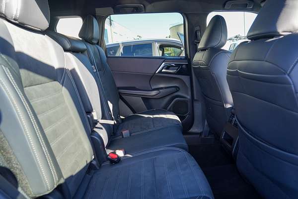 2024 Mitsubishi Outlander Black Edition ZM thumb-8