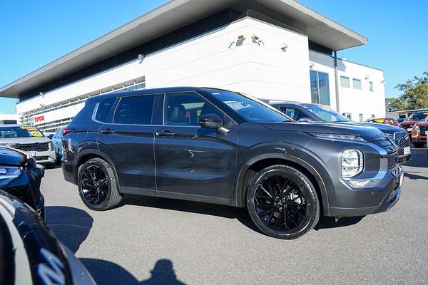 2024 Mitsubishi Outlander Black Edition ZM thumb-3