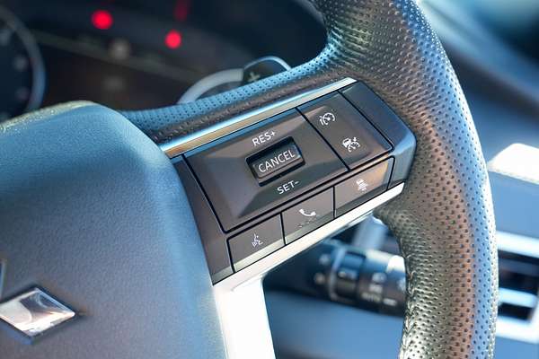 2024 Mitsubishi Outlander Black Edition ZM thumb-13