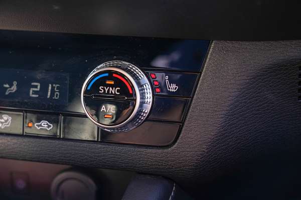 2024 Mitsubishi Outlander Black Edition ZM thumb-12