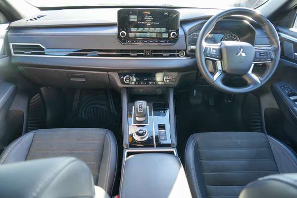 2024 Mitsubishi Outlander Black Edition ZM thumb-17