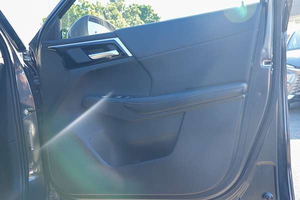 2024 Mitsubishi Outlander Black Edition ZM thumb-16