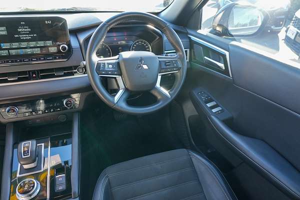 2024 Mitsubishi Outlander Black Edition ZM thumb-18