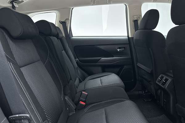 2021 Mitsubishi Outlander ES ZL thumb-11