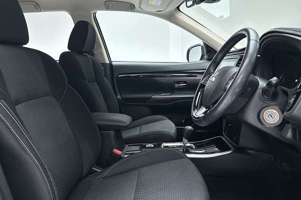 2021 Mitsubishi Outlander ES ZL thumb-12