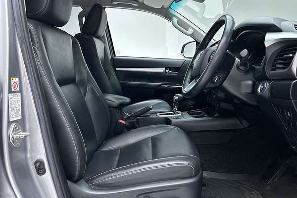 2019 Toyota Hilux SR5 GUN126R 4X4 thumb-12
