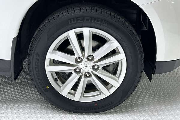 2013 Mitsubishi ASX XB thumb-9