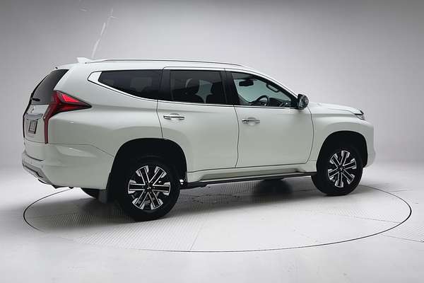 2020 Mitsubishi Pajero Sport GLS QF thumb-2
