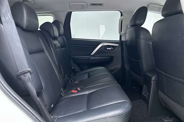 2020 Mitsubishi Pajero Sport GLS QF thumb-11