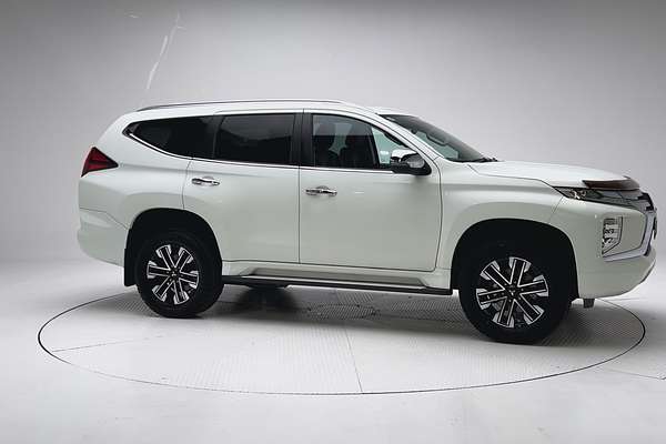 2020 Mitsubishi Pajero Sport GLS QF thumb-3