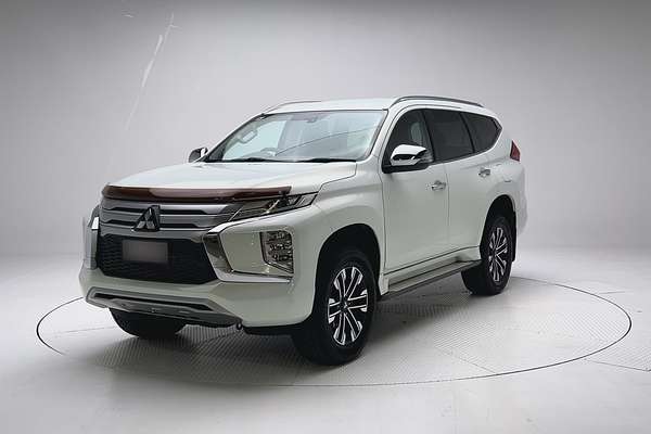 2020 Mitsubishi Pajero Sport GLS QF thumb-5