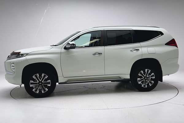 2020 Mitsubishi Pajero Sport GLS QF thumb-6