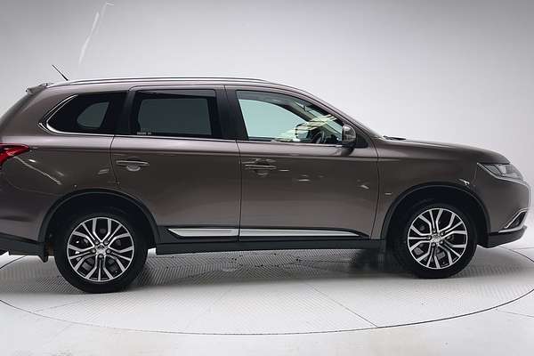 2016 Mitsubishi Outlander LS ZK thumb-8