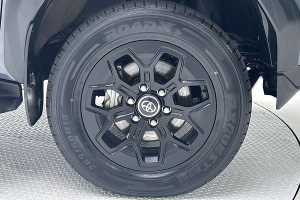 2025 Toyota Hilux Rogue 48V GUN227R 4X4 thumb-9