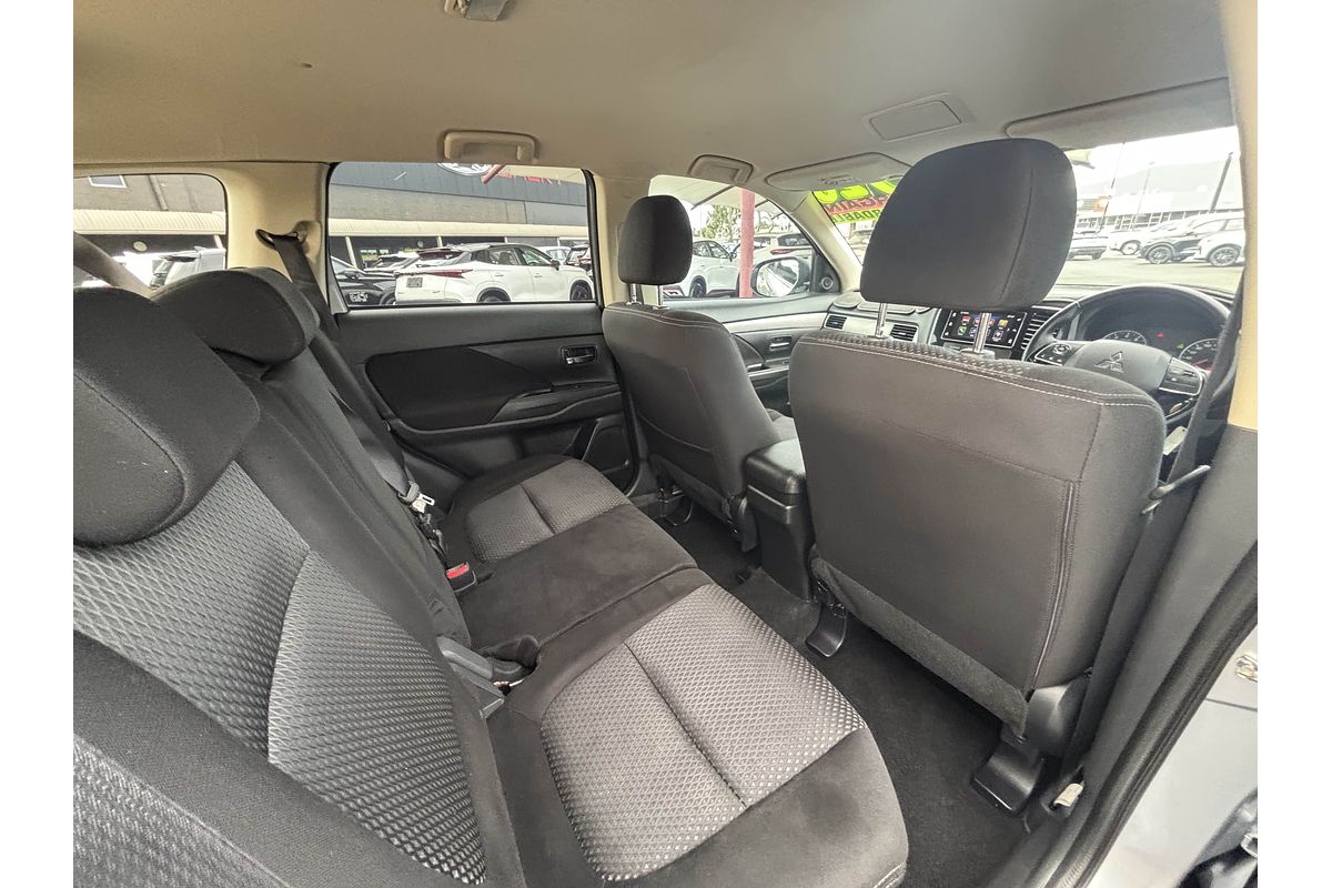 2016 Mitsubishi Outlander LS Safety Pack ZK