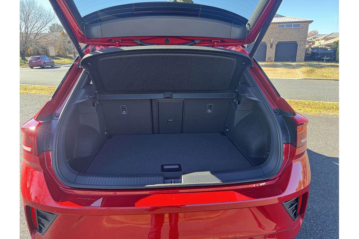 2025 Volkswagen T-Roc 140TSI R-Line D11