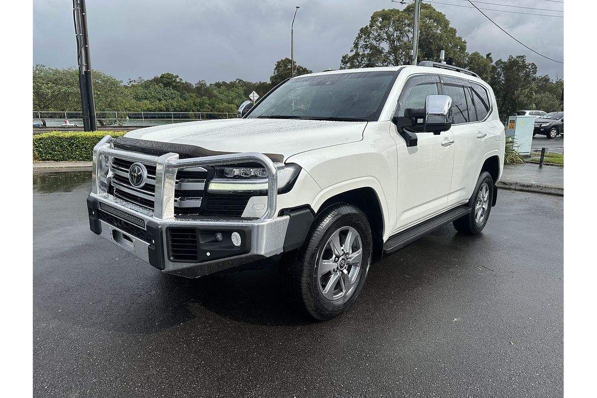 2022 Toyota Landcruiser Sahara FJA300R