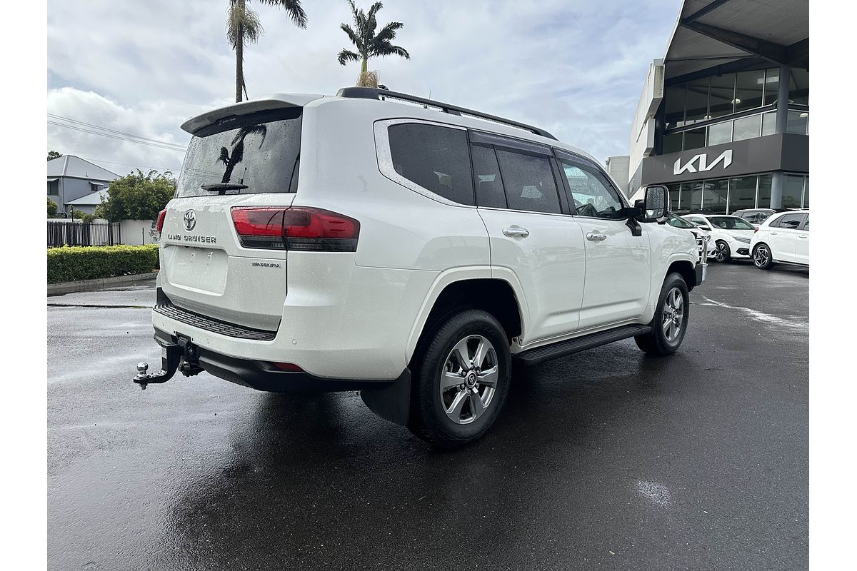 2022 Toyota Landcruiser Sahara FJA300R