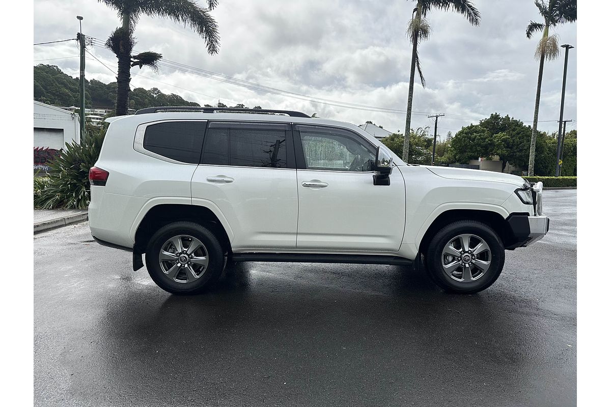 2022 Toyota Landcruiser Sahara FJA300R