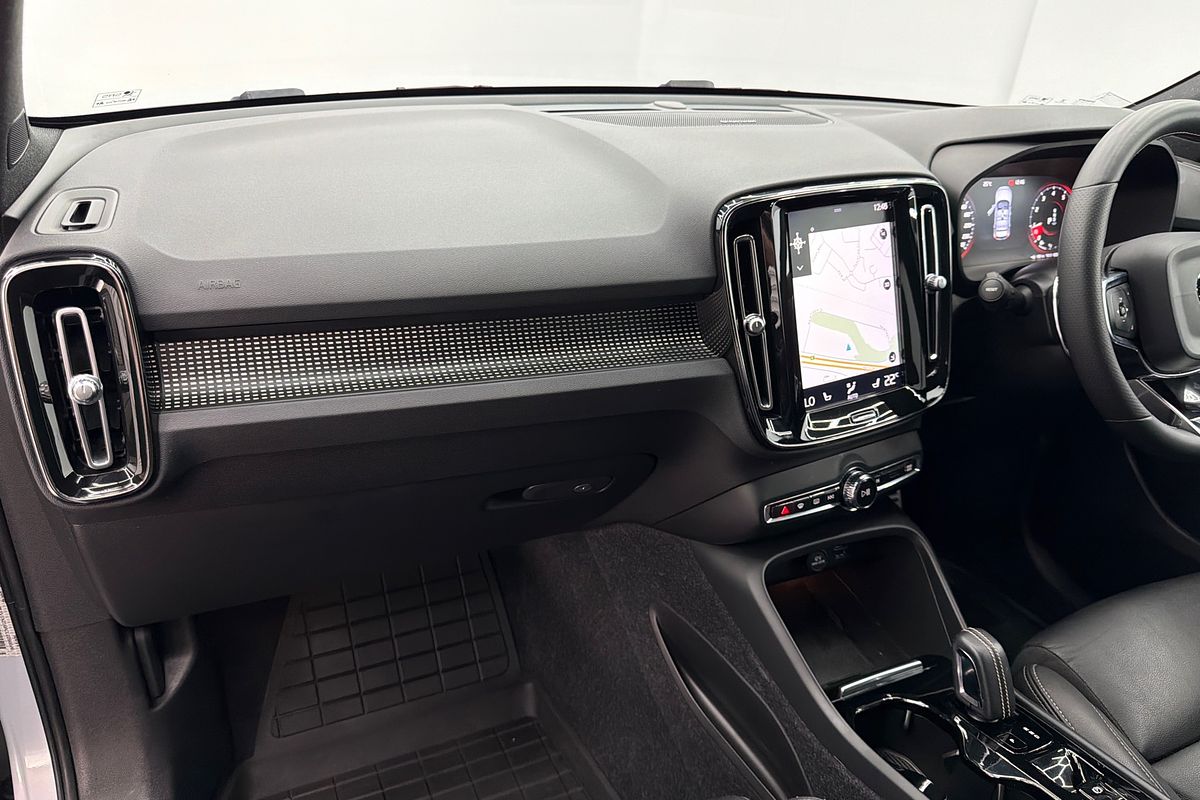 2020 Volvo XC40 T5 R-Design