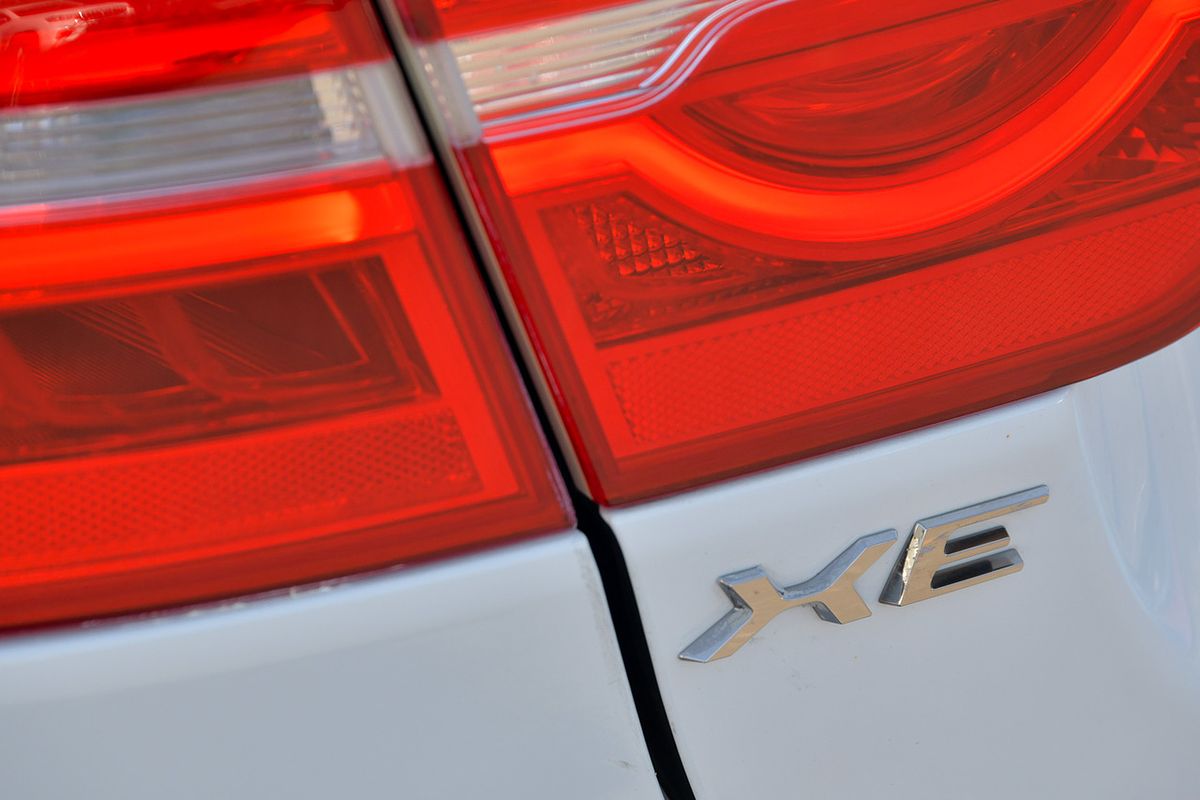 2015 Jaguar XE 25t R-Sport X760