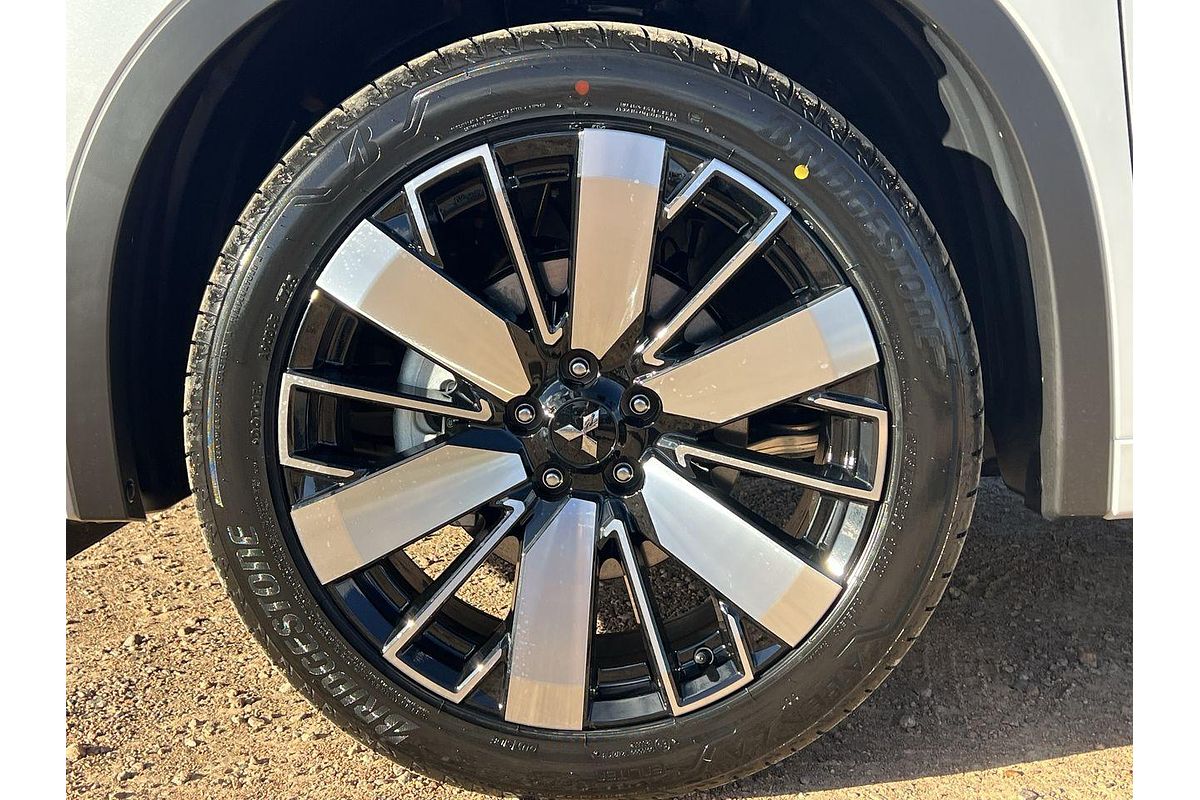2025 Mitsubishi Outlander Exceed ZM