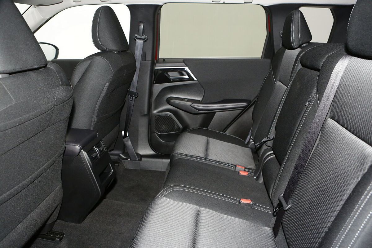 2024 Mitsubishi Outlander LS ZM