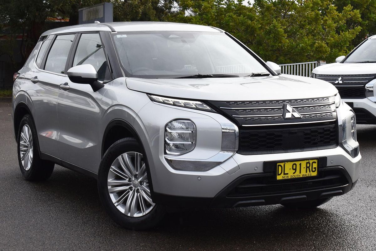 2024 Mitsubishi Outlander ES ZM