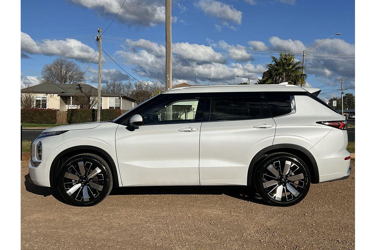 2025 Mitsubishi Outlander Exceed ZM