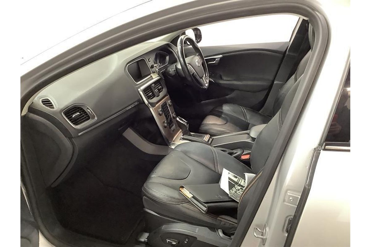 2015 Volvo V40 Cross Country D4 Luxury