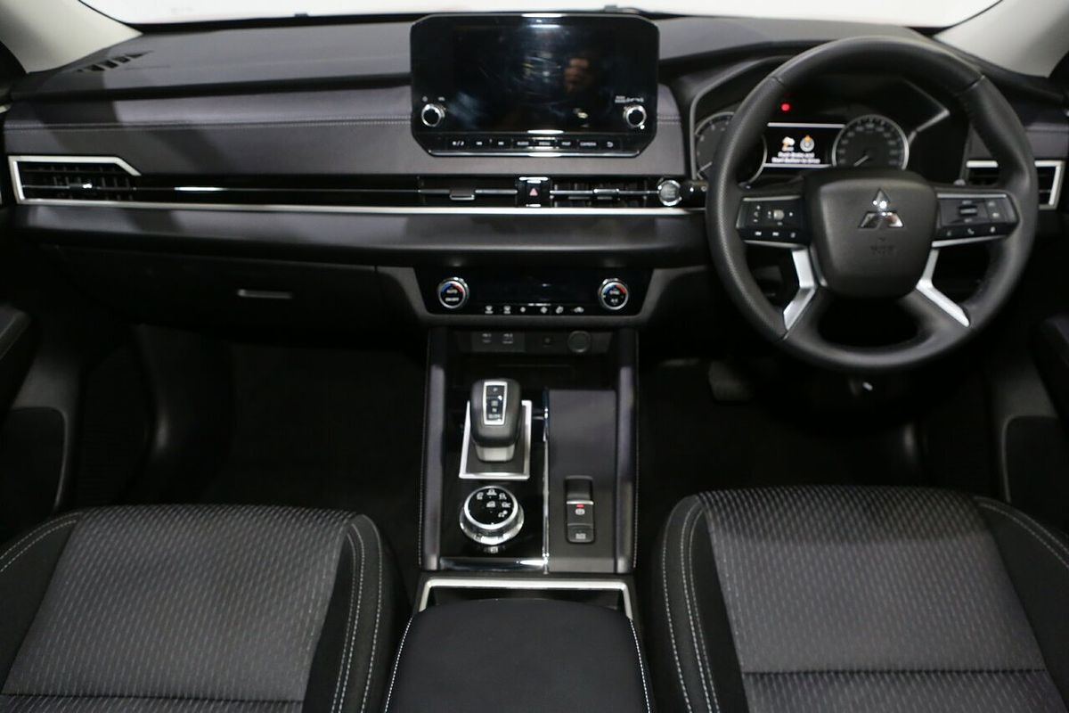 2024 Mitsubishi Outlander LS ZM