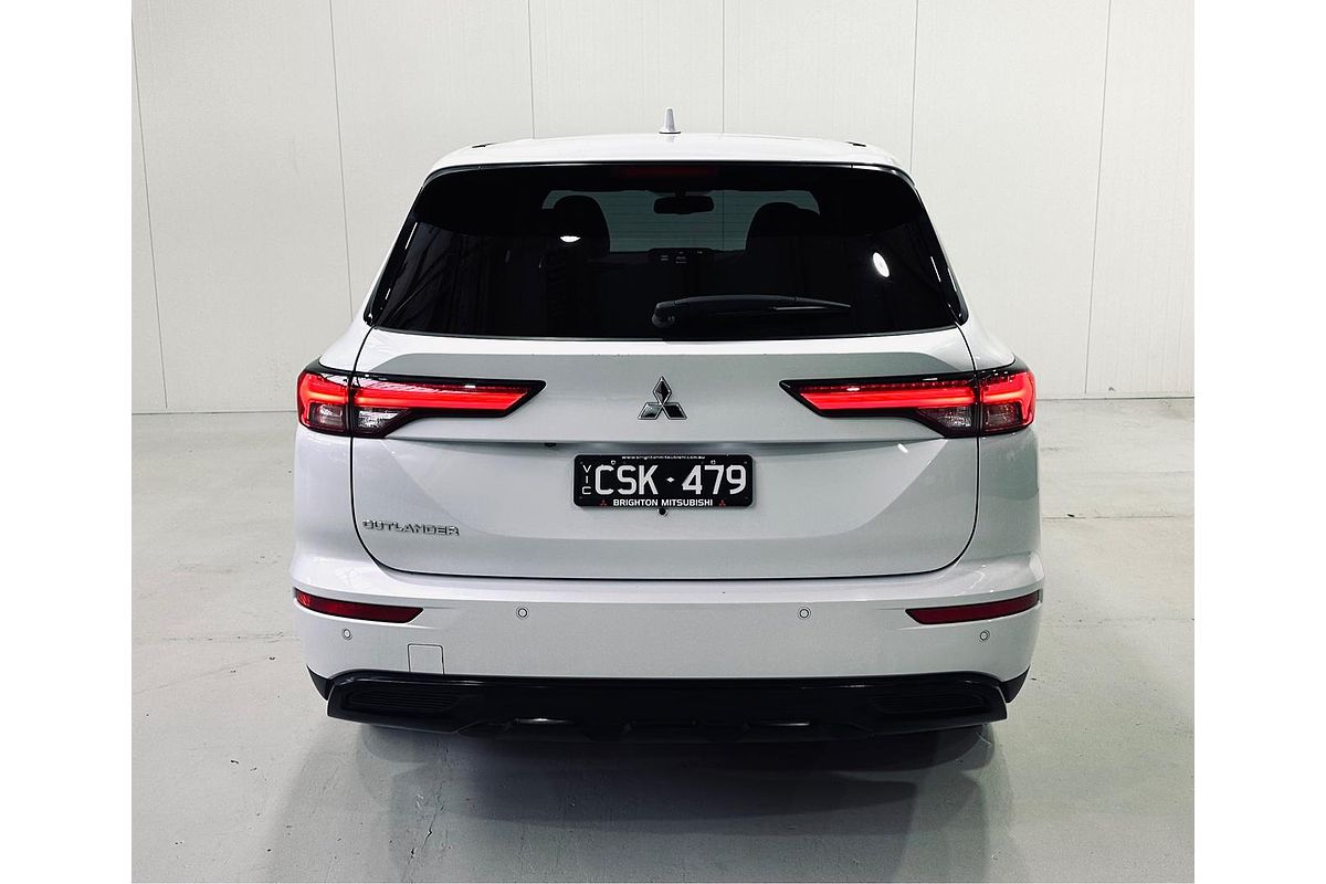 2023 Mitsubishi Outlander LS Black Edition ZM