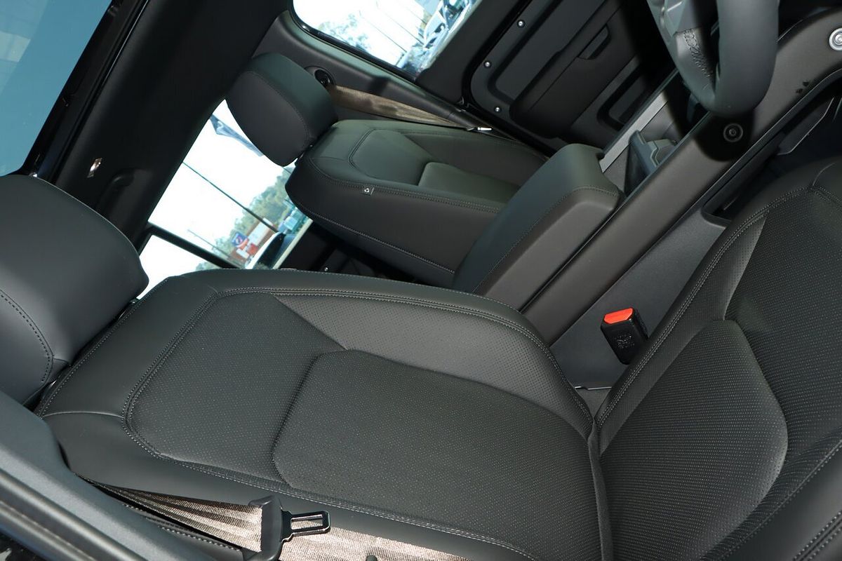 2025 Land Rover Defender 110 P400 S L663