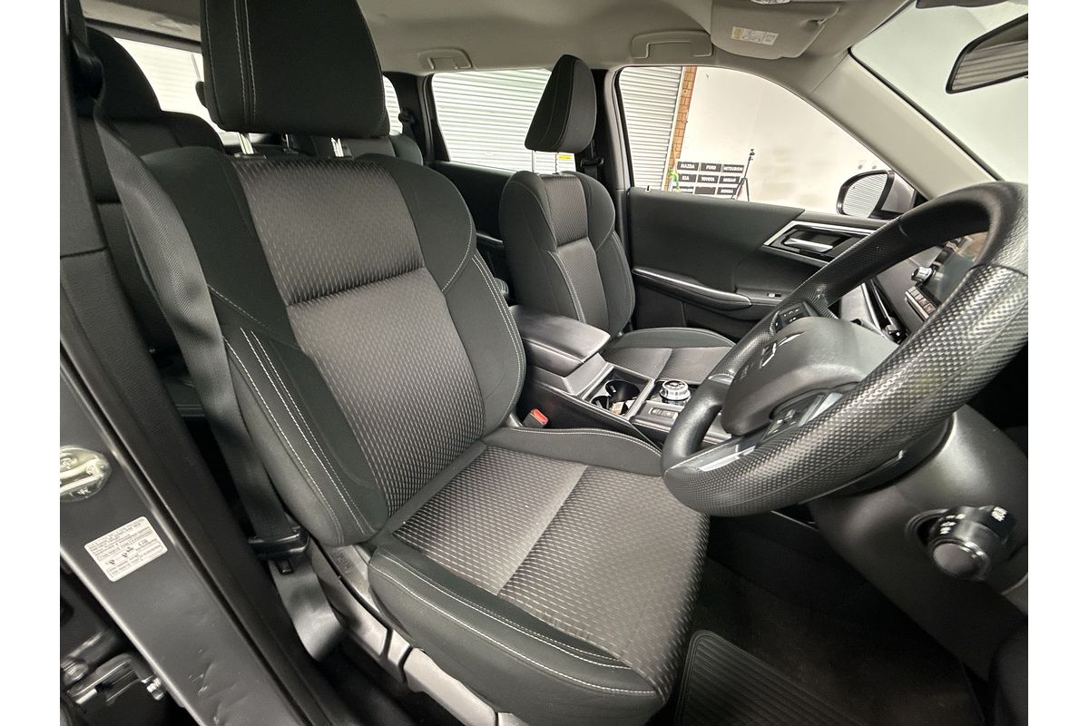 2022 Mitsubishi Outlander ES ZM
