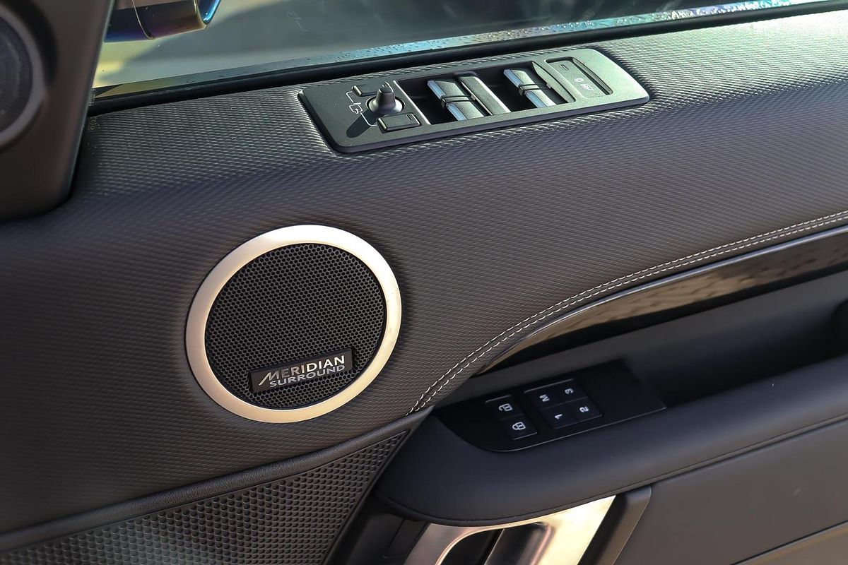 2023 Land Rover Discovery P360 R-Dynamic HSE Series 5