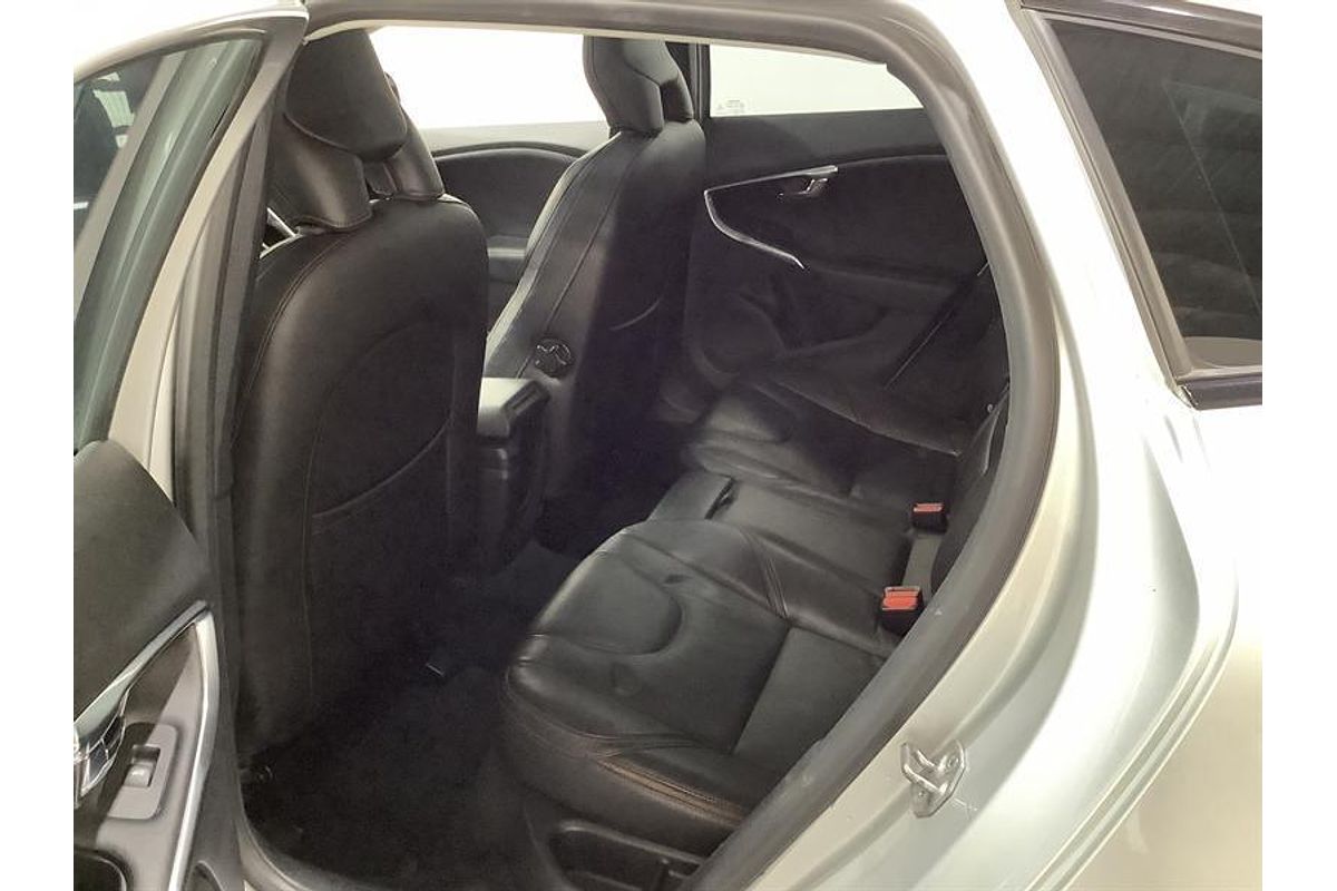 2015 Volvo V40 Cross Country D4 Luxury