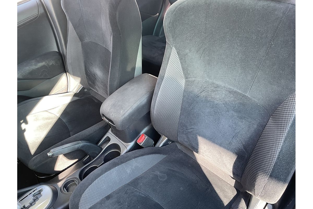 2011 Mitsubishi Outlander LS ZH