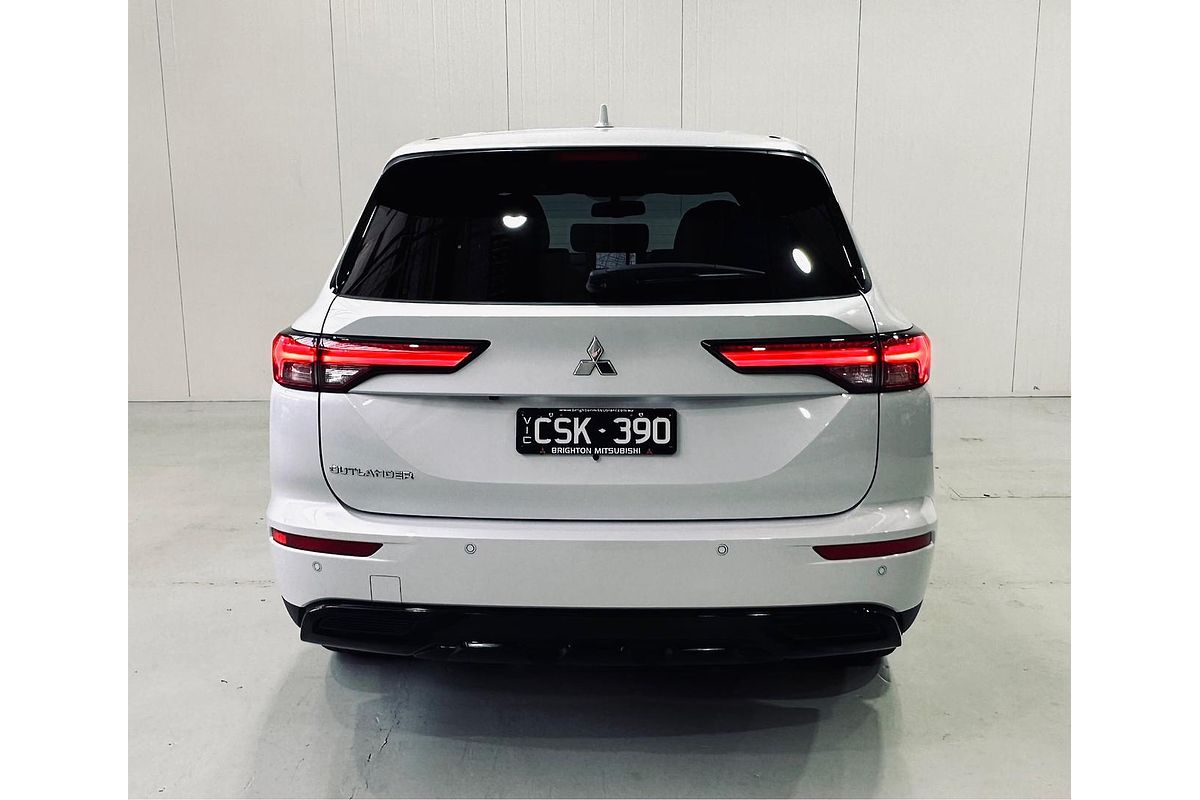 2023 Mitsubishi Outlander LS Black Edition ZM